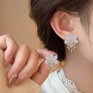 NEW Sparkling Ivory Iridescent Crystal Flower and Seed Pearl Earrings
